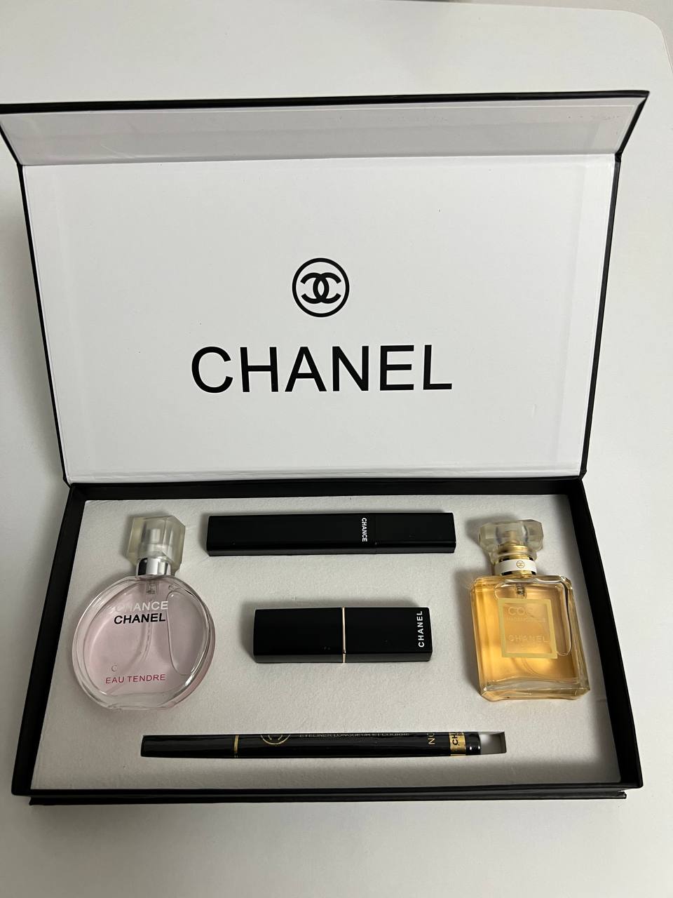 Set Chanel Luxe – Parfumuri & Machiaj 5 Produse (Chance, Coco, Ruj & Mascara)