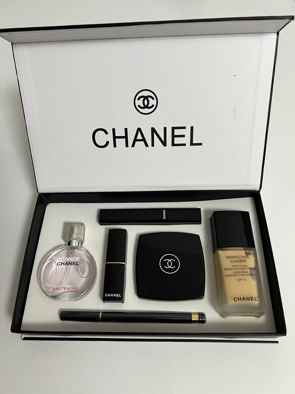 Set Exclusiv Chanel Beauty – Parfum & Machiaj de Lux